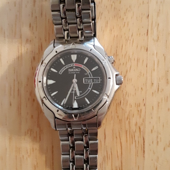 seiko kinetic stainless steel watch